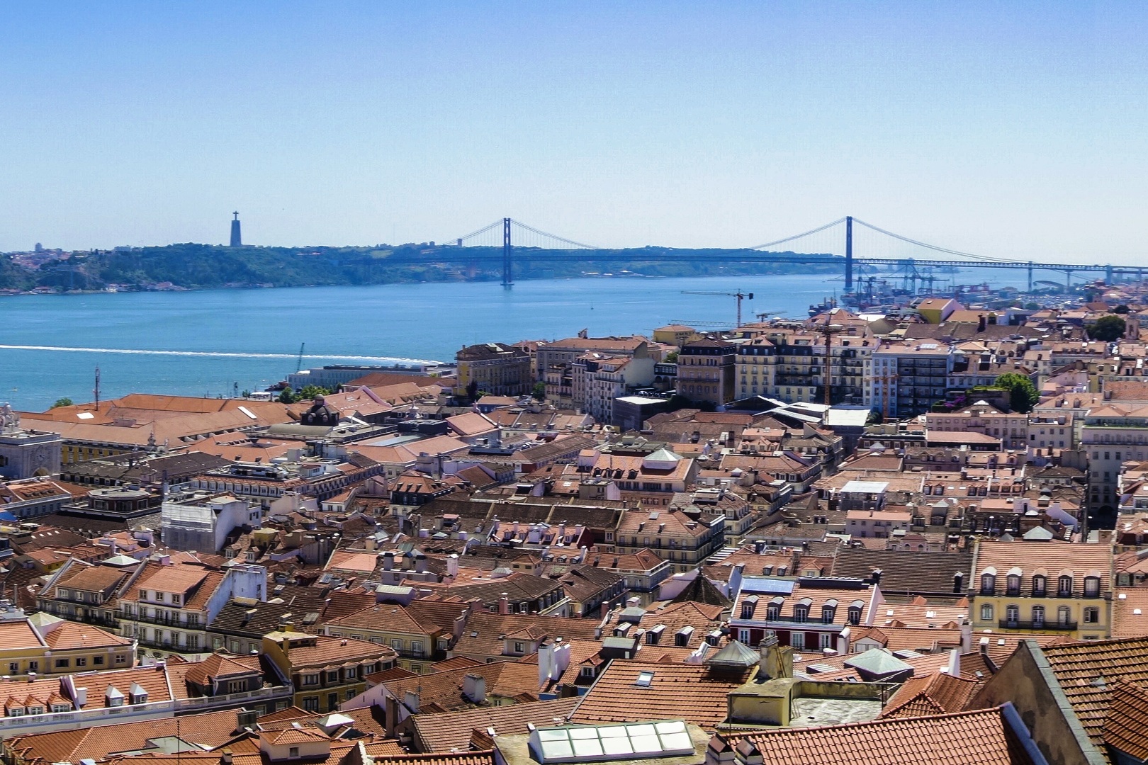 LUXURY VILLAS AND APARTMENTS FOR SALE ALONG THE RIVER TAGUS, SPAIN AND PORTUGAL